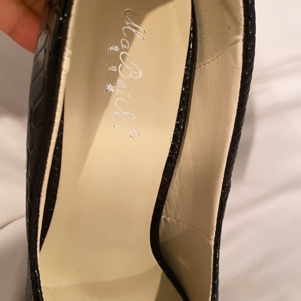 Shoes - Picture 4 of 8